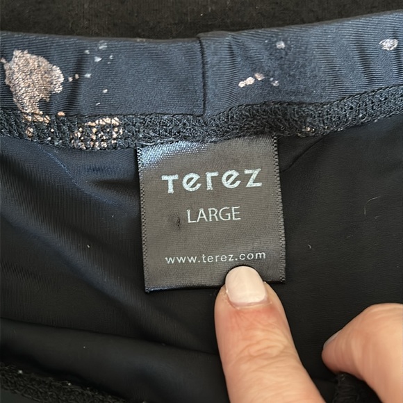 Terez Girls Bronze Metallic Stars/ Bronze Foil Distressed Design Leggings - Picture 5 of 8